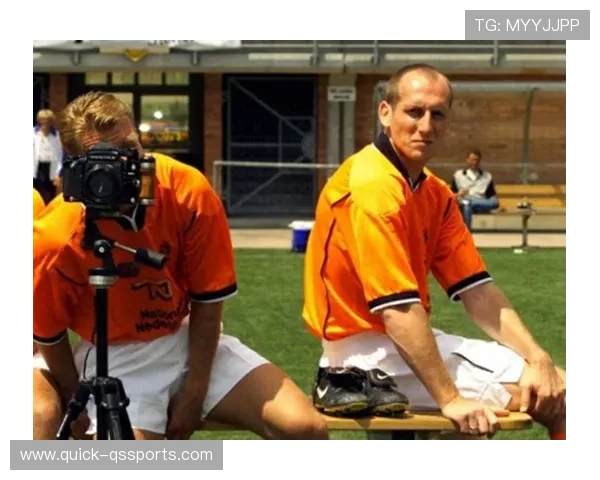 足球场上的硬汉：撞人球星背后的力量与争议