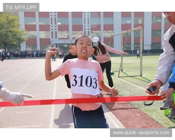足球星球场上跳舞的神秘人物是谁揭秘背后的故事与精彩瞬间